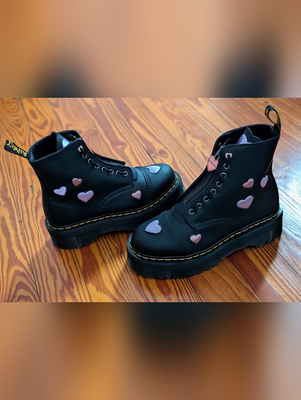 NWOB Dr. Martens Sinclair Hearts Platform Boots Black Pink Heart Cutout Zip US 8 - Picture 2 of 13
